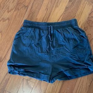Universal thread shorts size xs